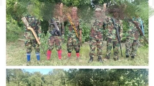 နတ်တောင်နဂါးပကဖအဖွဲ့ဝင်ရဲဘော်များအား တွေ့ရစဥ်၊ ဓာတ်ပုံ-နတ်တောင်နဂါး