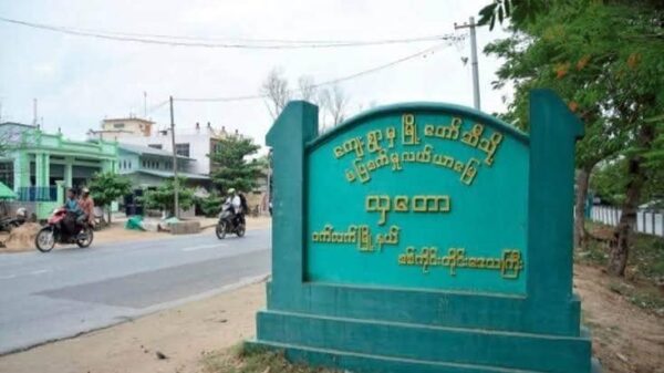 ရွှေဘို-မန္တလေးလမ်းပေါ်လှတောကျေးရွာအဝင်အား တွေ့ရစဥ်၊ ဓာတ်ပုံ-CJ