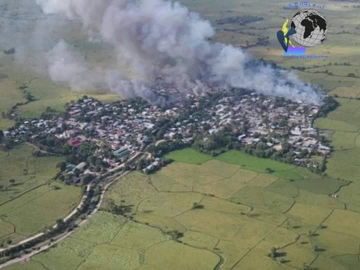 (ထွက်ပြေးတိမ်းရှောင်နေရသော ပြည်သူများ။ ။ဓာတ်ပုံ- ခင်ဦးမြို့နယ်သတင်းမှန်ပြန်ကြားရေး)
