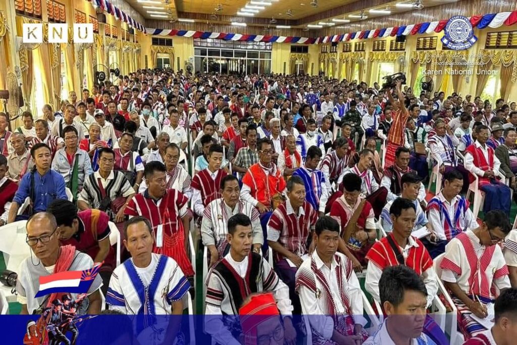 ကရင်လက်နက်ကိုင်အဖွဲ့အစည်းများ နှင့် ပြည်သူလူထုများ တွေ့ဆုံပွဲပြုလုပ်နေစဉ်၊ဓာတ်ပုံ - KNU