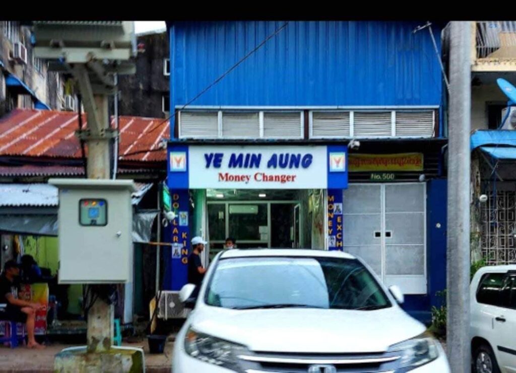 သိမ်ဖြူလမ်းပေါ်ရှိ ငွေလဲဆိုင် ဓားပြတိုက်ခံရ၊ ကျပ်သိန်း သုံးရာကျော်ပါသွား