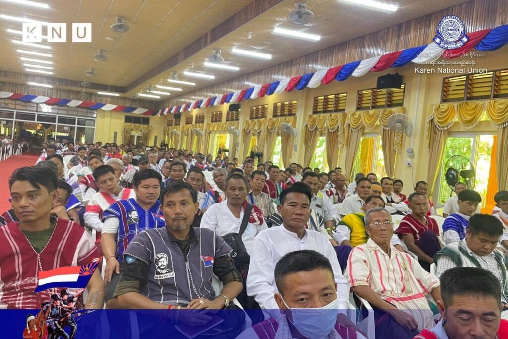 ကရင်လက်နက်ကိုင်အဖွဲ့အစည်းများ နှင့် ပြည်သူလူထုများ တွေ့ဆုံပွဲပြုလုပ်နေစဉ်၊ဓာတ်ပုံ - KNU