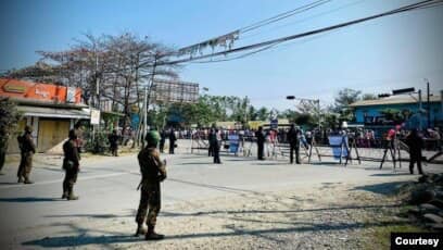 (ကလေးမြို့တွင် စစ်အာဏာရှင်ဆန့်ကျင်ရေးဆန္ဒပြသူများအား ဖြိုခွင်းရန်ပြင်ဆင်နေသော စစ်ကောင်စီတပ်သားများအား ၂၀၂၁ဖေဖော်ဝါရီ ၁၂ရက်က တွေ့ရစဉ်၊ ဓာတ်ပုံ - CJ)