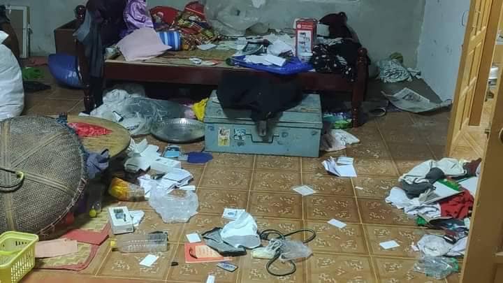 မီးလောင်ကျွမ်းပျက်စီးခဲ့သော အိုင့်ဒိုင်ကျေးရွာနေအိမ်များ၊ဓာတ်ပုံ-မင်းကွန်းတိုက်နယ် - သတင်းမှန်ပြန်ကြားရေး