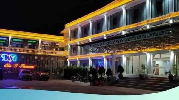 (ဖားကန့်ရှိ SKY KTV ကိုတွေ့ရစဥ်)
