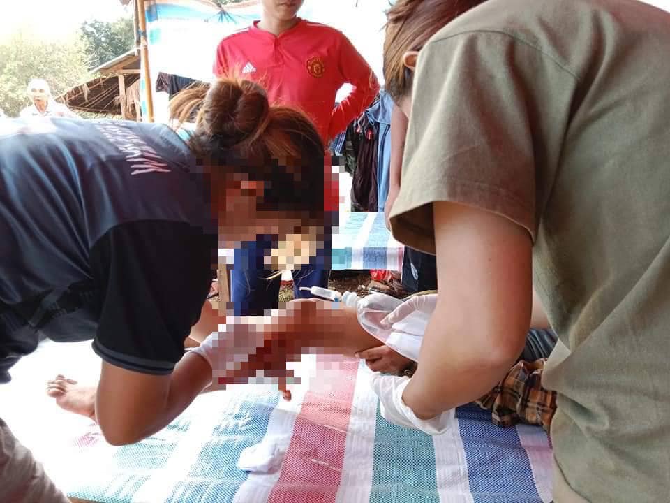 (နင်းမိုင်းထိမှန်ခဲ့သည့် ကလေးငယ်များအား တွေ့ရစဉ်၊ ဓာတ်ပုံ - Mobye Rescue Team)