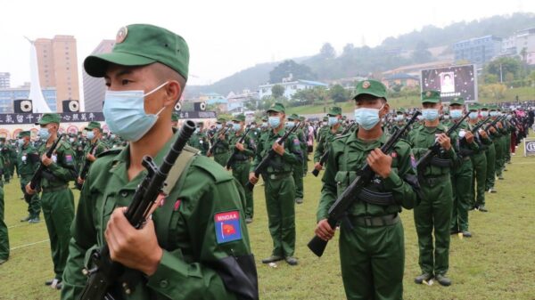 (ကိုးကန့်တပ်မတော် -MNDAA မှ ရဲဘော်များအား တွေ့ရစဥ်၊ ဓာတ်ပုံ - The Kokang)