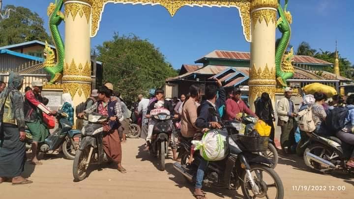 (ထွက်ပြေးတိမ်းရှောင်နေရသော ပြည်သူများ။ ။ဓာတ်ပုံ- ခင်ဦးမြို့နယ်သတင်းမှန်ပြန်ကြားရေး)