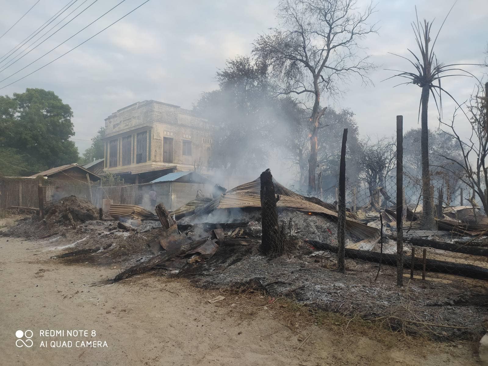 တောင်ရင်းရွာအား စစ်အုပ်စုက မီးရှို့ဖျက်ဆီးသွားပြီးနောက် တွေ့ရစဥ်၊ ဓာတ်ပုံ-တောင်ရိုးသား