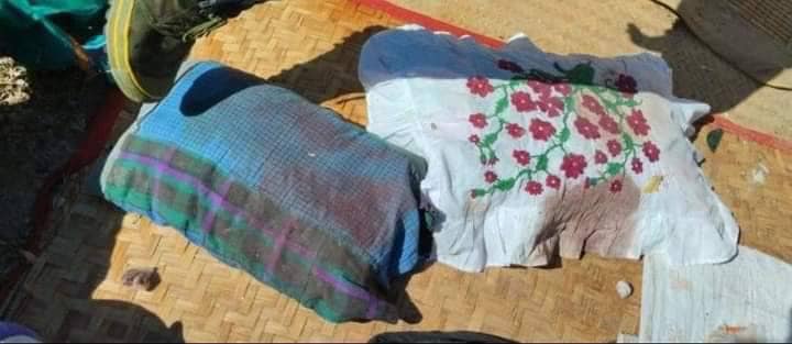 စစ်ကောင်စီတပ်ဒဏ်ရာရပြီးနောက် အသုံးပြုစွန့်ပစ်ခဲ့သည့်ပစ္စည်းများနှင့် အလောင်းများအား မီးရှို့ဖျက်ဆီးသွားသည်ကို တွေ့ရစဥ်၊ ဓာတ်ပုံ-KSO