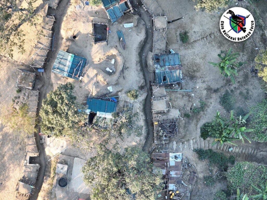 စစ်ကောင်စီတပ်စခန်း ထိခိုက်ပျက်စီးမှုအား တွေ့ရစဉ်၊ ဓာတ်ပုံ - CNO