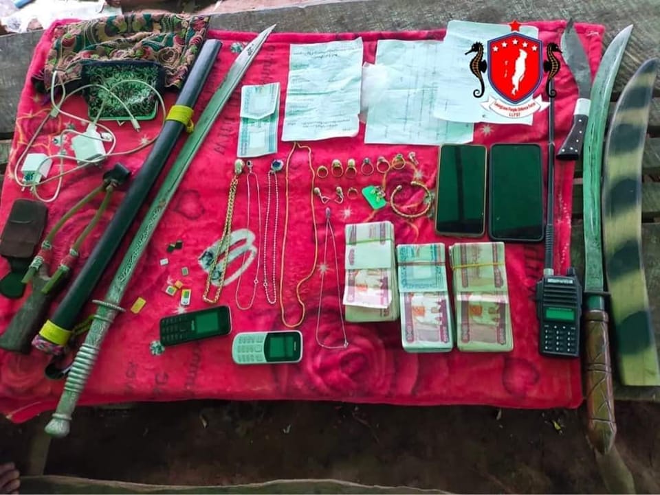 (ပျူအဖွဲ့ထံမှ သိမ်းဆည်းရမိ​သောပစ္စည်းများ။ ဓါတ်ပုံ-LLPDF)