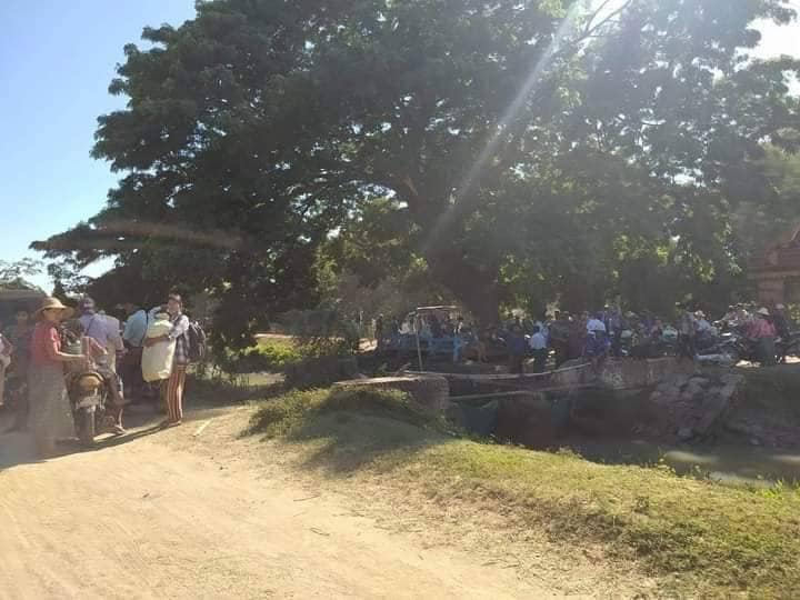(တောင်ရင်းရွာအား မီးရှိုနေစဥ်၊ ထွက်ပြေးတိမ်းရှောင်လာသော ပြည်သူများ၊ ဓာတ်ပုံ-Cj)