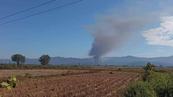 (စစ်​ကောင်စီတပ်က မီးရှို့၍ အင်ကြင်းကုန်းရွာ မီး​လောင်​နေသည့်ကိုနိုဝင်ဘာ ၂၉ နံနက်တွင်​တွေ့ရစဥ်။ဓါတ်ပုံ-TR)