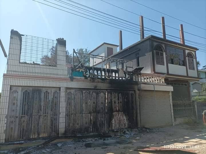 ချန်ထားခံခဲ့ရသော လေဖြတ်လူနာ ရဲဒုတပ်ကြပ်၊ ဗဟင်းကျေးရွာနှင့်ရဲစခန်းအား မီးရှို့ဖျက်ဆီးသွားစဥ်၊ ဓာတ်ပုံ- နွေဦးတော်လှန်ရေး-မြိုင်