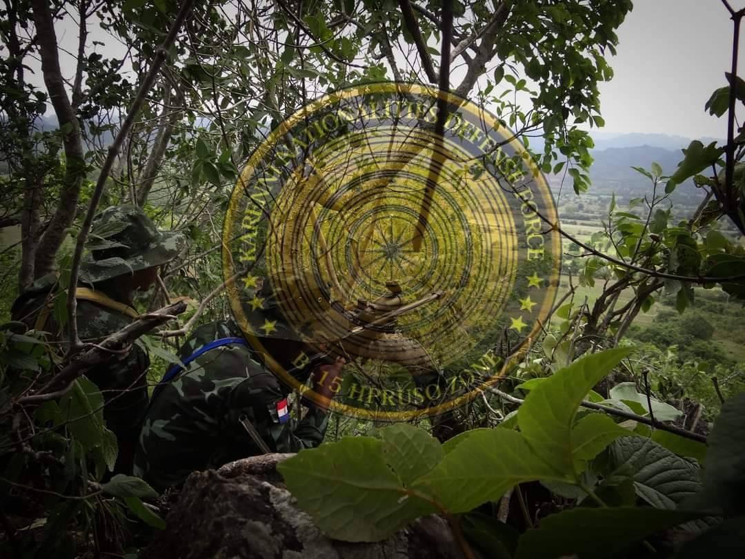 (KNDF တပ်ရင်း -၁၅မှ ရဲဘော်များ တိုက်ပွဲတစ်ခုအတွင်း တွေ့ရစဥ်၊ ဓာတ်ပုံ - KNDF)