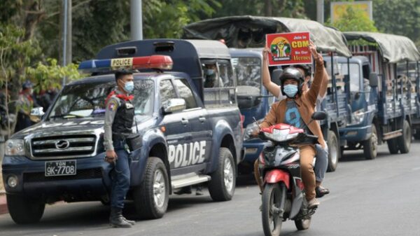 စစ်တပ်အာဏာသိမ်းပြီး ရက်ပိုင်းအကြာ ဆိုင်ကယ်နဲ့ဆန္ဒထုတ်ဖော်နေစဉ်