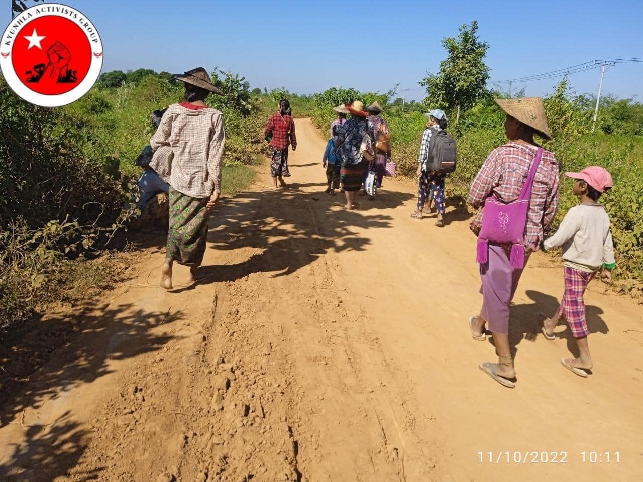 ကိုးတောင်ဘို့နယ် ချပ်သင်းရွာမှ စစ်ဘေးရှောင်ပြည်သူများအား တွေ့ရစဉ်၊ ဓာတ်ပုံ - ကျွန်းလှတက်ကြွလှုပ်ရှားသူများအဖွဲ့