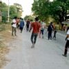 မုံရွာ-မန္တလေးလမ်းမကြီးပေါ်တွင် တွေ့ရသည့် ပြည်သူ့ကာကွယ်ရေးတပ်ဖွဲ့ဝင်ရဲဘော်များ၊ ဓာတ်ပုံ-Daung Karyan