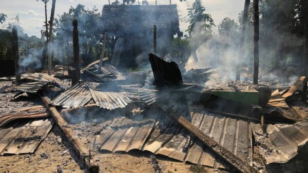 စစ်ကောင်စီတပ်အထိနာပြီးနောက် ကျန်ရစ်ခဲ့သည့် ပစ္စည်းများအား တွေ့ရစဥ်၊ ဓာတ်ပုံ-မြိုင်(ပကဖ)