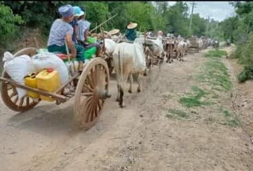 မကွေးတိုင်း မြိုင်မြို့နယ်တွင် စစ်တပ်ရန်ကြောင့် ထွက်ပြေးတိမ်းရှောင်နေရသော ဒေသခံများကို ပြီးခဲ့သည့် ဇူလိုင်က တွေ့ရစဉ်။ (ဓာတ်ပုံ - CJ)