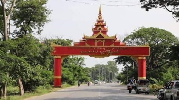 ရွှေဘိုမြို့အဝင်ရှိ စစ်ကောင်စီစစ်ဆေးရေးဂိတ်အားလက်ပစ်ဗုံးဖြင့် ပစ်ခတ်တိုက်ခိုက်