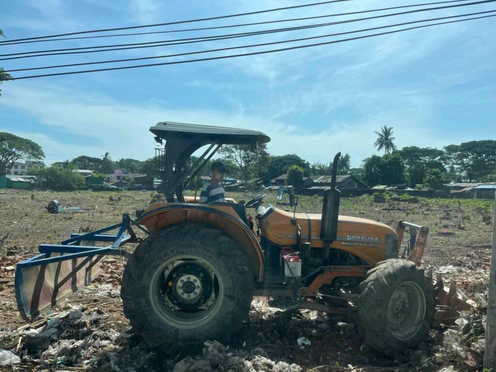 (အစ္စလာမ်သင်္ချိုင်းဟောင်းကို ဖြိုချဖျက်ဆီးပြီးနောက် တွေ့ရစဉ်)