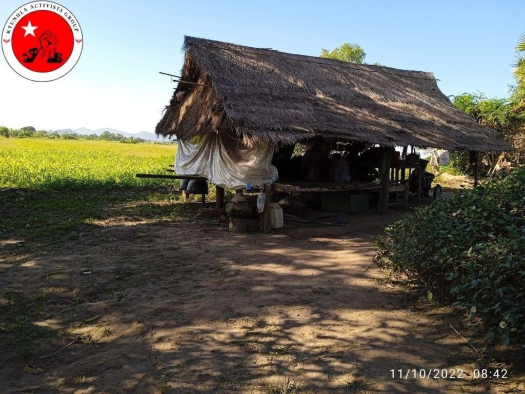 ကိုးတောင်ဘို့နယ် ချပ်သင်းရွာမှ စစ်ဘေးရှောင်ပြည်သူများအား တွေ့ရစဉ်၊ ဓာတ်ပုံ - ကျွန်းလှတက်ကြွလှုပ်ရှားသူများအဖွဲ့