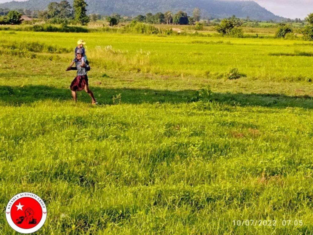 ကိုးတောင်ဘို့နယ် ချပ်သင်းရွာမှ စစ်ဘေးရှောင်ပြည်သူများအား တွေ့ရစဉ်၊ ဓာတ်ပုံ - ကျွန်းလှတက်ကြွလှုပ်ရှားသူများအဖွဲ့