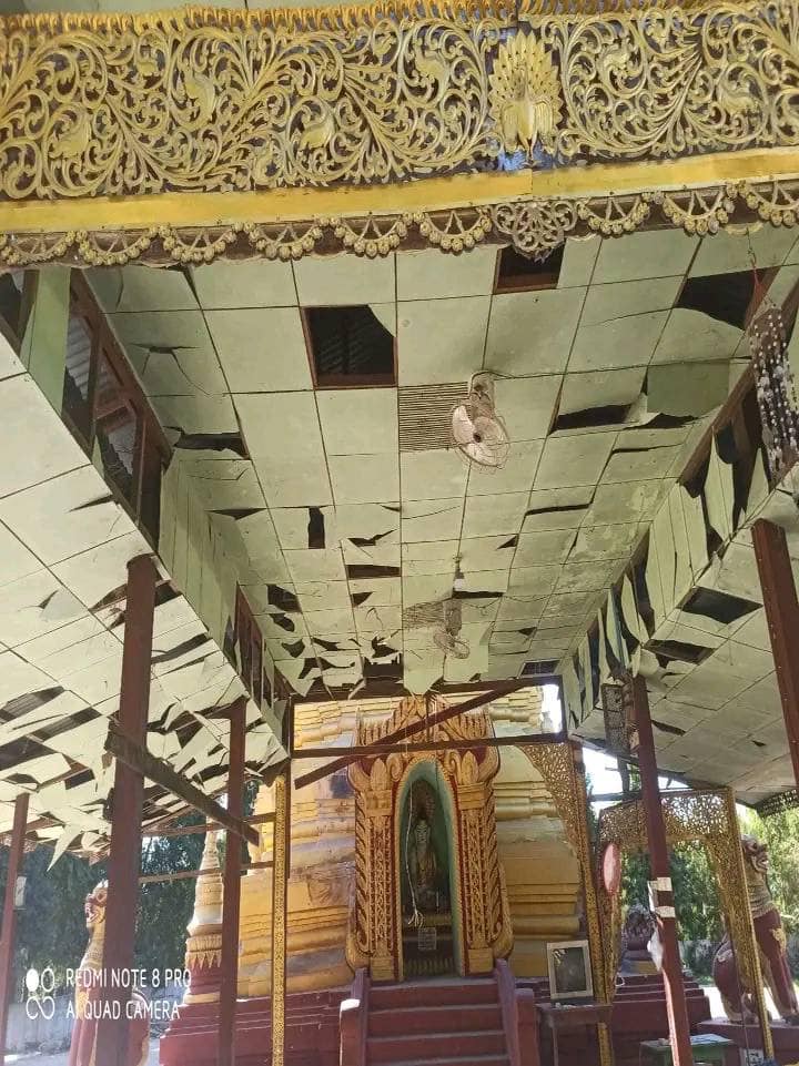 (ခင်ဦးမြို့နယ် မုံလှရွာတွင် စစ်ကောင်စီတပ်၏ လေကြောင်းပစ်ခတ်တိုက်ခိုက်မှုနှင့် မီးရှို့ဖျက် ဆီးမှုကြောင့်ပျက်စီးသွားသော သာသနိကအဆောက်အအုံများနှင့် လူနေအိမ်များ၊ ဓာတ်ပုံ-KURDAF)