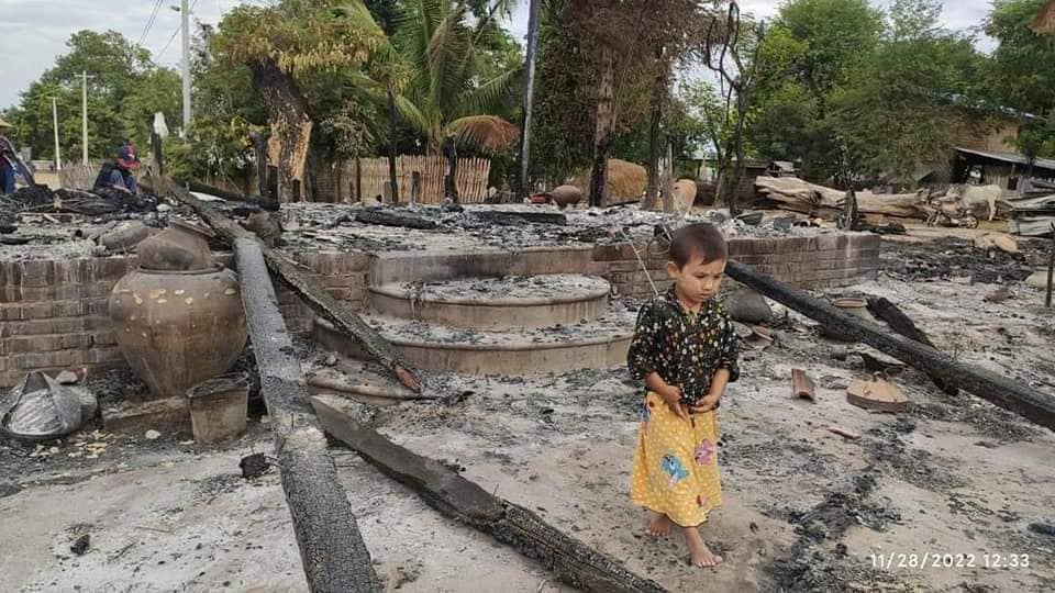 (စစ်ကောင်စီတပ် အကြမ်းဖက်ဖျက်ဆီးမှု ခံခဲ့ရသောမုံလှမြင်ကွင်း။ဓာတ်ပုံ-ခင်ဦးမြို့နယ်သတင်းမှန်ပြန်ကြားရေး)