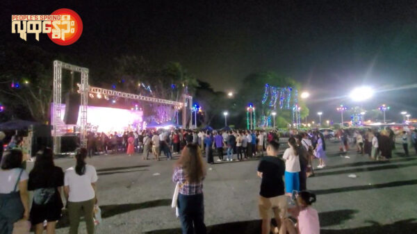 စစ်ကောင်စီကျင်းပသည့် တန်ဆောင်တိုင်ပွဲ မစည်သော်လည်းလည်ပတ်သူများရှိ
