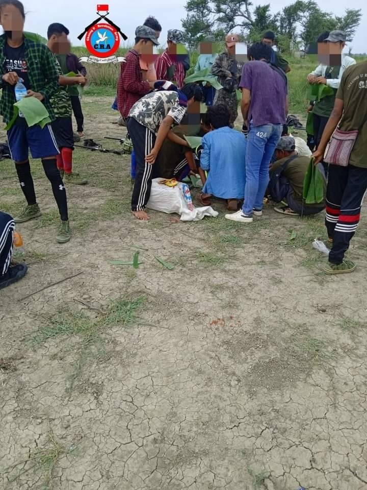 (ဇွန်လအတွင်းက ကံကြီးကုန်းရွာပျူများအား တိုက်ခိုက်ပြီး ထမင်းစားနေသော CRAရဲဘော်များ၊ ဓာတ်ပုံ-CRA)