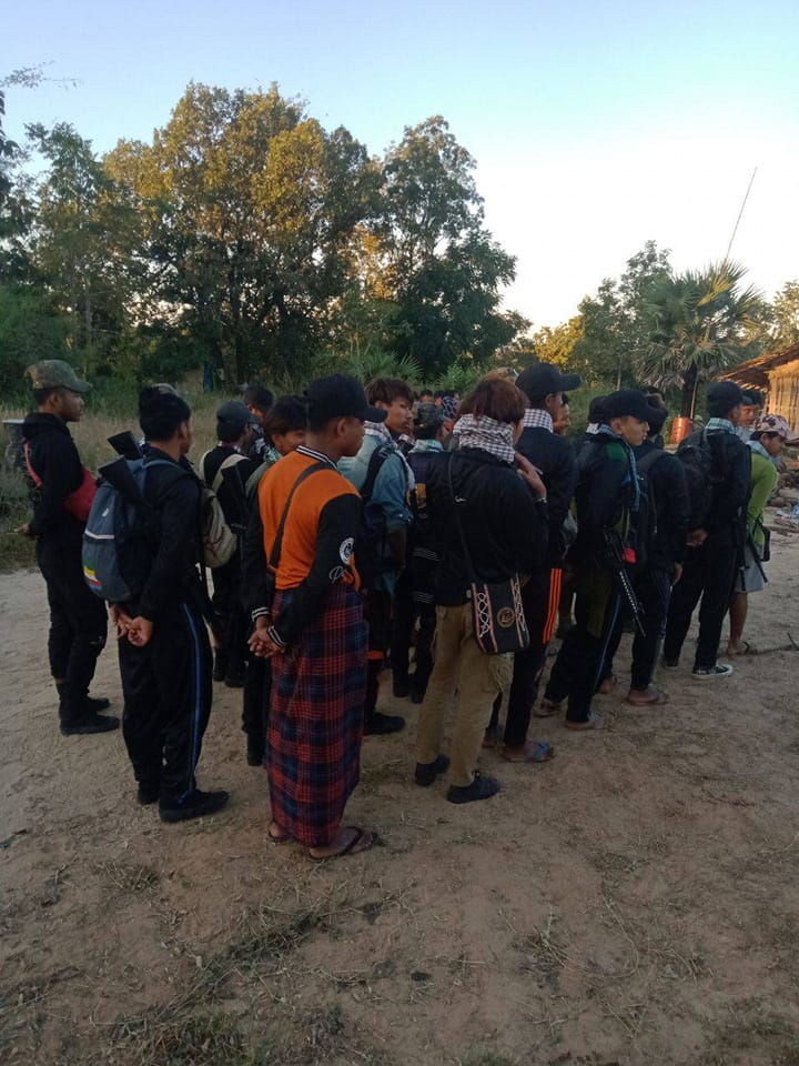 (မီးကြိုးလာပြင်သည့်စစ်အုပ်စုကို တိုက်ခိုက်ခဲ့သော ရဲဘော်များအား တွေ့ရစဥ်။ ။ဓာတ်ပုံ-CJ)