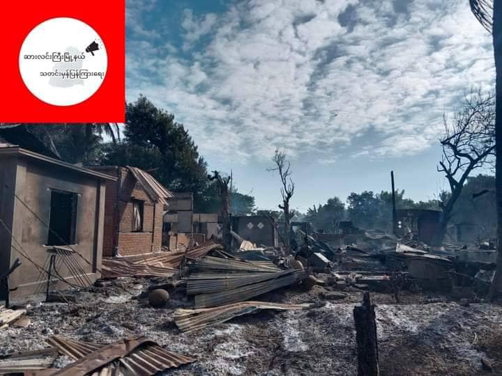 (မီးလောင်ကျွမ်းပျက်စီးခဲ့သော ထန်းဇင်ကျေးရွာအားတွေ့ရစဥ်။ ။ဓါတ်ပုံ-ဆားလင်းကြီးသတင်းမှန်ပြန်ကြားရေး)