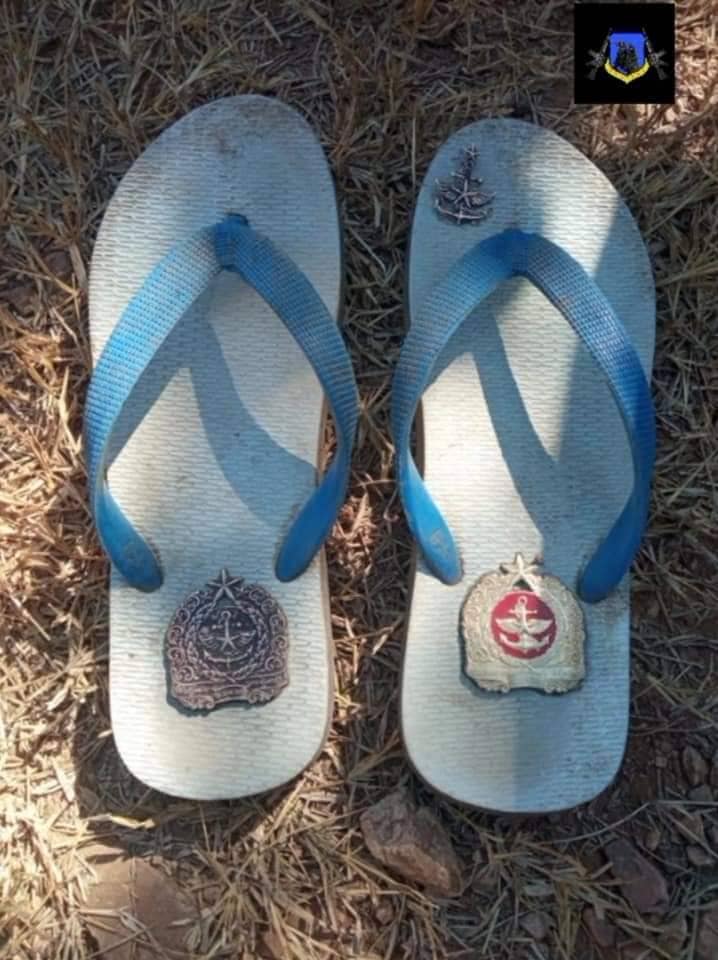 (စစ်ကောင်စီ၏ထောက်ပို့ထော်လာဂျီပေါ်က သိမ်းဆည်းရမိသော ပစ္စည်းများ။ဓါတ်ပုံ-နတ်ဆိုးမြေအောက်တော်လှန်ရေးတပ်ဖွဲ့)