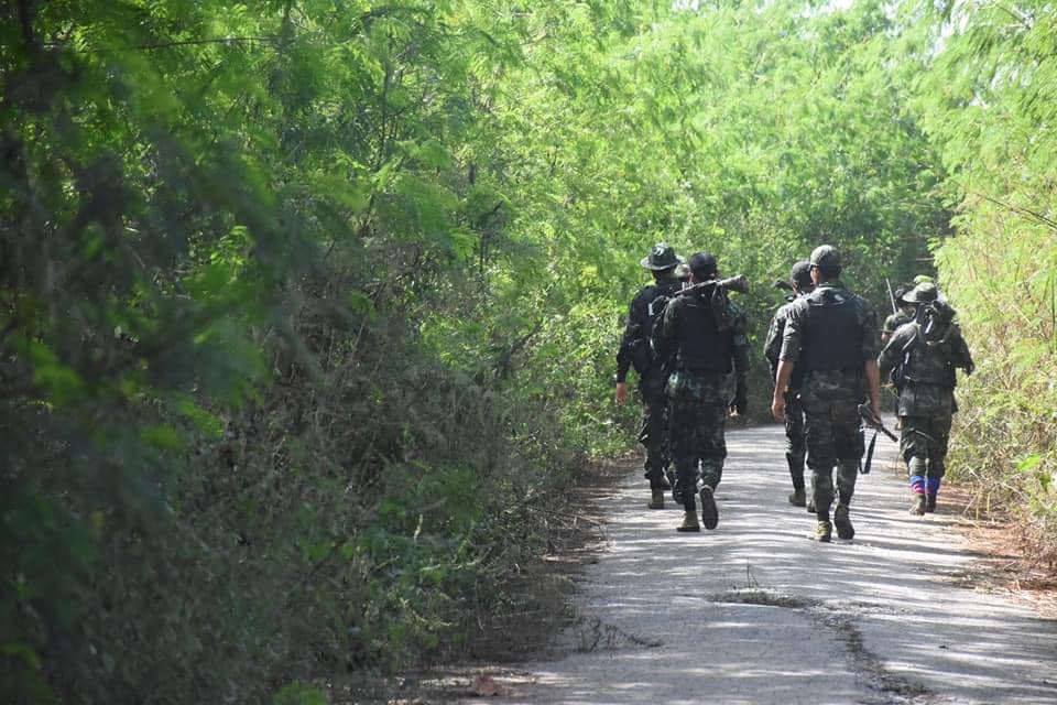 စစ်ကောင်စီတပ် တိုက်လေယာဉ်အသုံးပြုပသ်ခတ်နေစဉ်နှင့် ရှေ့တန်းတွင် တွေ့ရသော DMO ရဲဘော်များ၊ ဓာတ်ပုံ - DMO