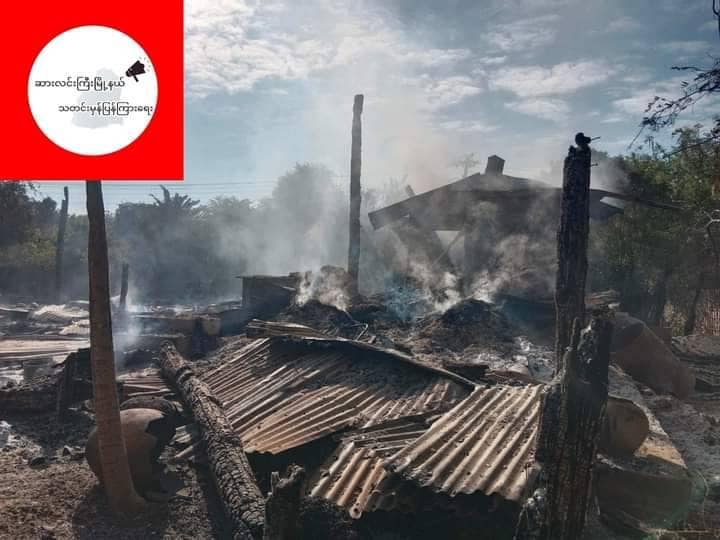 (မီးလောင်ကျွမ်းပျက်စီးခဲ့သော ထန်းဇင်ကျေးရွာအားတွေ့ရစဥ်။ ။ဓါတ်ပုံ-ဆားလင်းကြီးသတင်းမှန်ပြန်ကြားရေး)