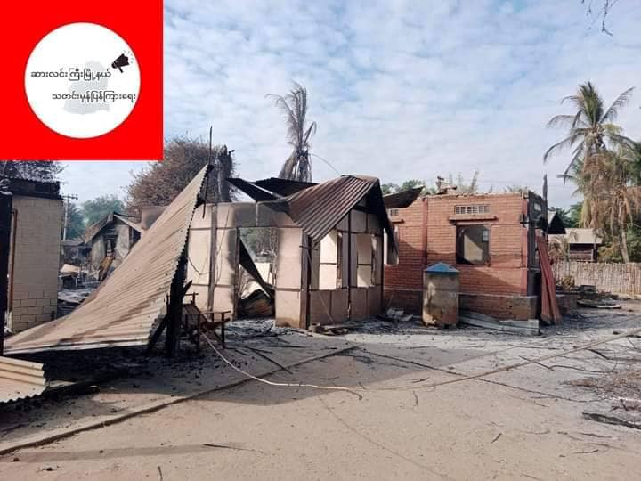 (မီးလောင်ကျွမ်းပျက်စီးခဲ့သော ထန်းဇင်ကျေးရွာအားတွေ့ရစဥ်။ ။ဓါတ်ပုံ-ဆားလင်းကြီးသတင်းမှန်ပြန်ကြားရေး)
