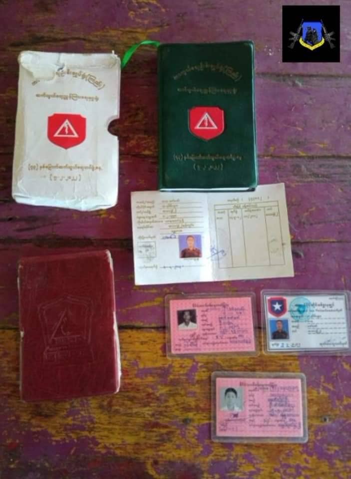 (စစ်ကောင်စီ၏ထောက်ပို့ထော်လာဂျီပေါ်က သိမ်းဆည်းရမိသော ပစ္စည်းများ။ဓါတ်ပုံ-နတ်ဆိုးမြေအောက်တော်လှန်ရေးတပ်ဖွဲ့)