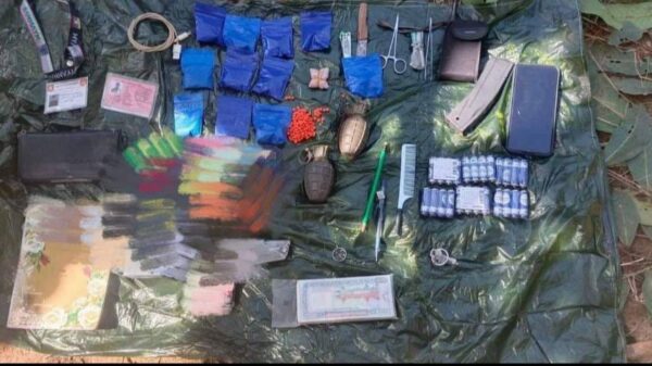 (စစ်​ကောင်စီတပ်အတွက် ရိက္ခာပို့​ပေး​သောBGF ကား​ပေါ်မှဖမ်းဆီးရမိ​သောမူးယစ်​ဆေးဝါးအပါအဝင်ပစ္စည်းမျိုးစုံ။ ဓါတ်ပုံ-CJ)