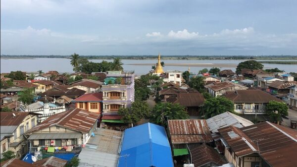ကသာမြို့ကိုတွေ့ရစဉ် ( ဓာတ်ပုံ − ဝီကီ)