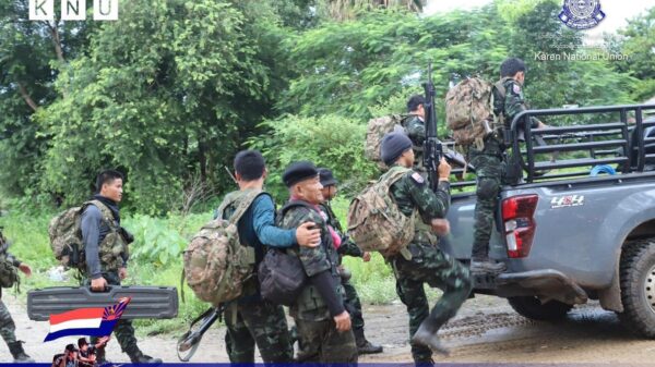 KNU တပ်သားများအား တွေ့ရစဉ်၊ ဓာတ်ပုံ - KNU