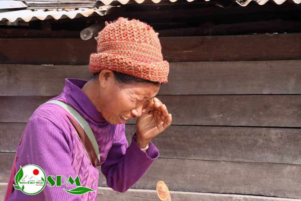 (နမ့်ဆန်တိုက်ပွဲ​ကြောင့်​ ၈ ရက်ကြာ​ပျောက်​နေရာမှ ပြန်​​ရောက်လာ​သော​ဒေသခံများ ။ဓါတ်ပုံ-​ရွှေဖီ​မြေသတင်းဌာန)
