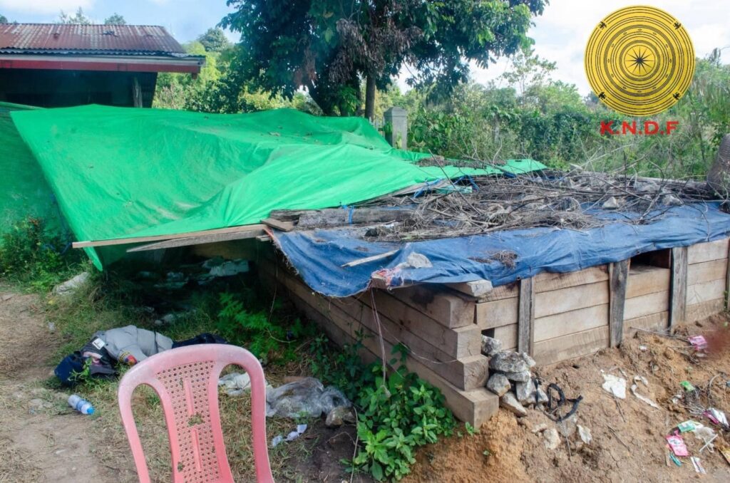 (နယ်မြေရှင်းလင်းရေးလုပ်ဆောင်နေကြသော ကရင်နီတပ်များမှ ရဲဘော်များနှင့် စစ်ကောင်စီတပ်သားများ၏ အသုံးအဆောင်ပစ္စည်းများအား တွေ့ရစဥ်၊ ဓာတ်ပုံ - KNDF)