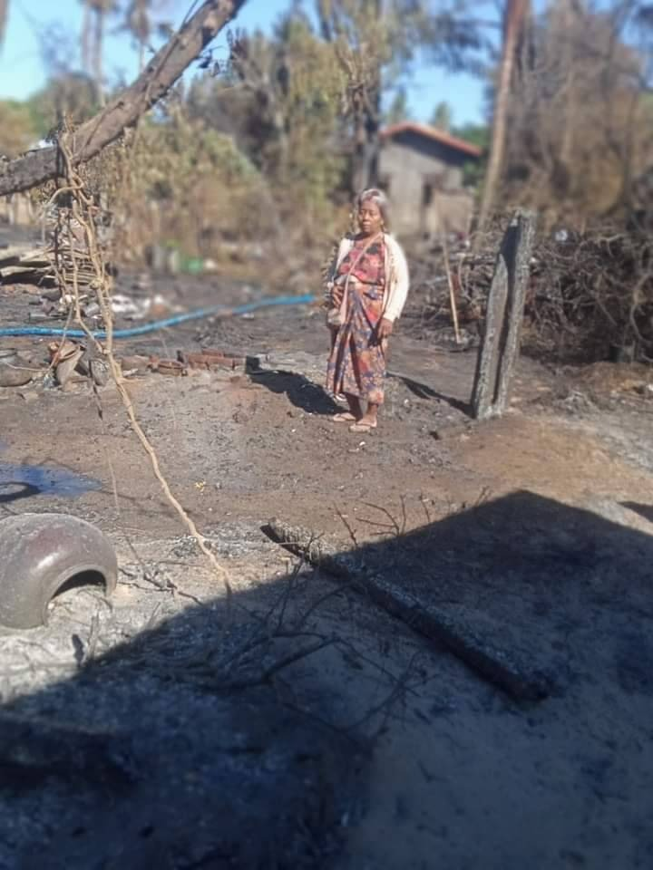 မီးလောင်ပျက်စီးခဲ့သော ကျေးရွာများ၊ဓာတ်ပုံ-ဒီပဲယင်းမြို့နယ်ညီနောင်များ