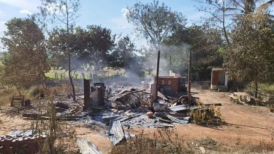 ကျေးရွာထဲလက်နက်ကြီးကျပြီး အရပ်သားတစ်ဦးဒဏ်ရာရရကာ နေအိမ်အချို့ပျက်စီး