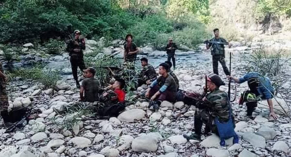 (ပလက်ဝ CDF မှ ရဲဘော်များအား တွေ့ရစဉ်)