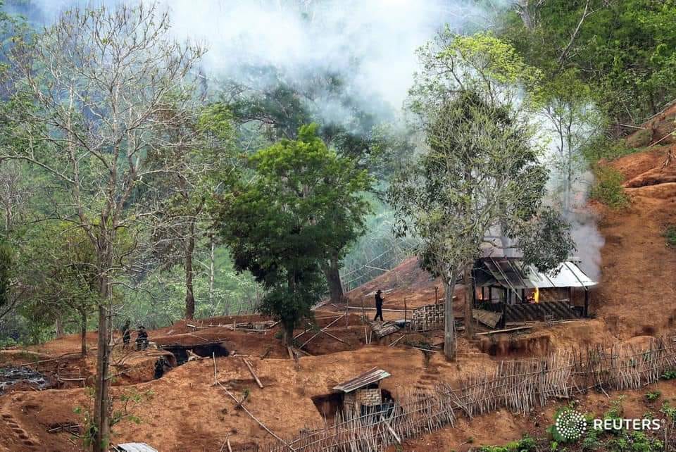 (၂၀၂၂ ဧပြီ လတွင် KNU/KNLAက သိမ်းပိုက်ခဲ့​သော ​သော်လဲထာစခန်းကို စခန်းသိမ်းပြီး​နောက်​တွေ့ရစဥ်။ ဓါတ်ပုံ-ရိုက်တာ)