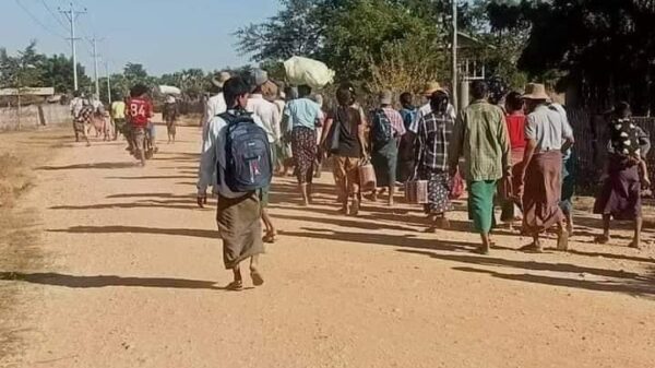 (စစ်ကောင်စီတပ် မီးရှို့ဖျက်ဆီးမှုကြောင့် ထွက်ပြေးတိမ်းရှောင်နေရသော ပေါက်တောင်ပိုင်းဒေသခံများ၊ဓာတ်ပုံ - CJ)